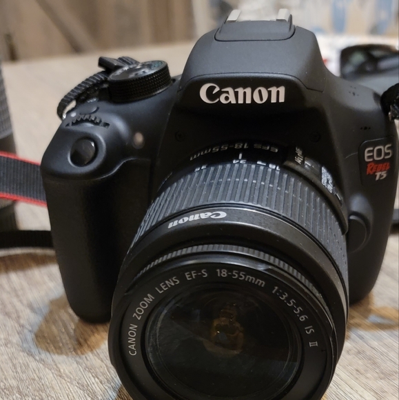 Canon EOS Rebel T5 - Picture 2 of 11
